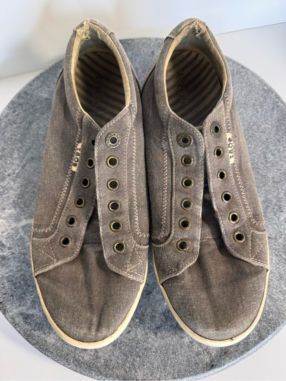 Taos Star Greige Taupe Low Top Sneakers Shoes 9.5